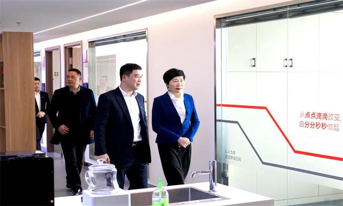 瑞安市政协主席管秀云一行莅临我司指导
