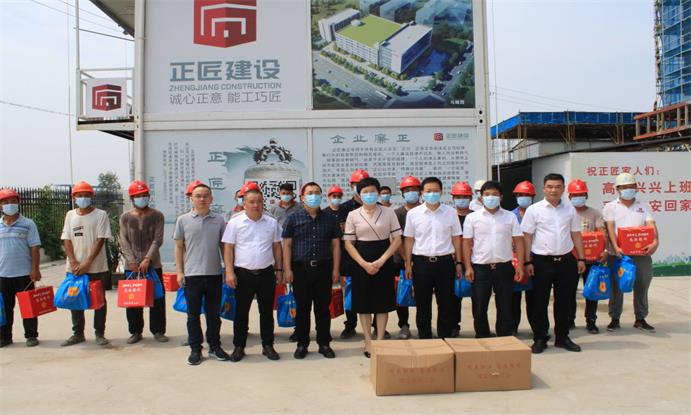 市政协主席管秀云、市委常委公安局长王小甫、市委常委塘下镇委书记刘建敏一行莅临科丰项目施工工地慰问一线职工